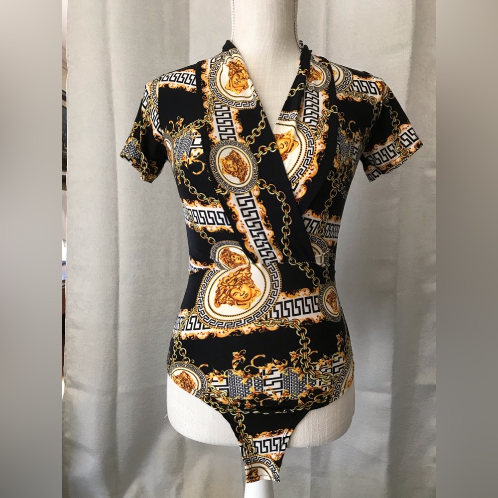 NWOT ! Fashion bodysuit. Size S.
